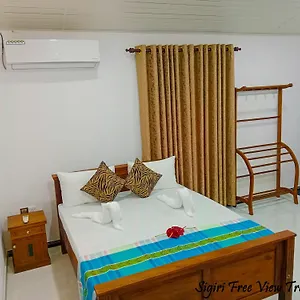 Free View Tree House & Bed & Breakfast Sigiriya